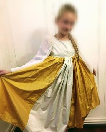 Robe de taffetas jaune